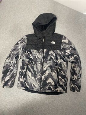 The North Face Boys Black & Gray Camo Hooded Puffer Jacket XL 18/20